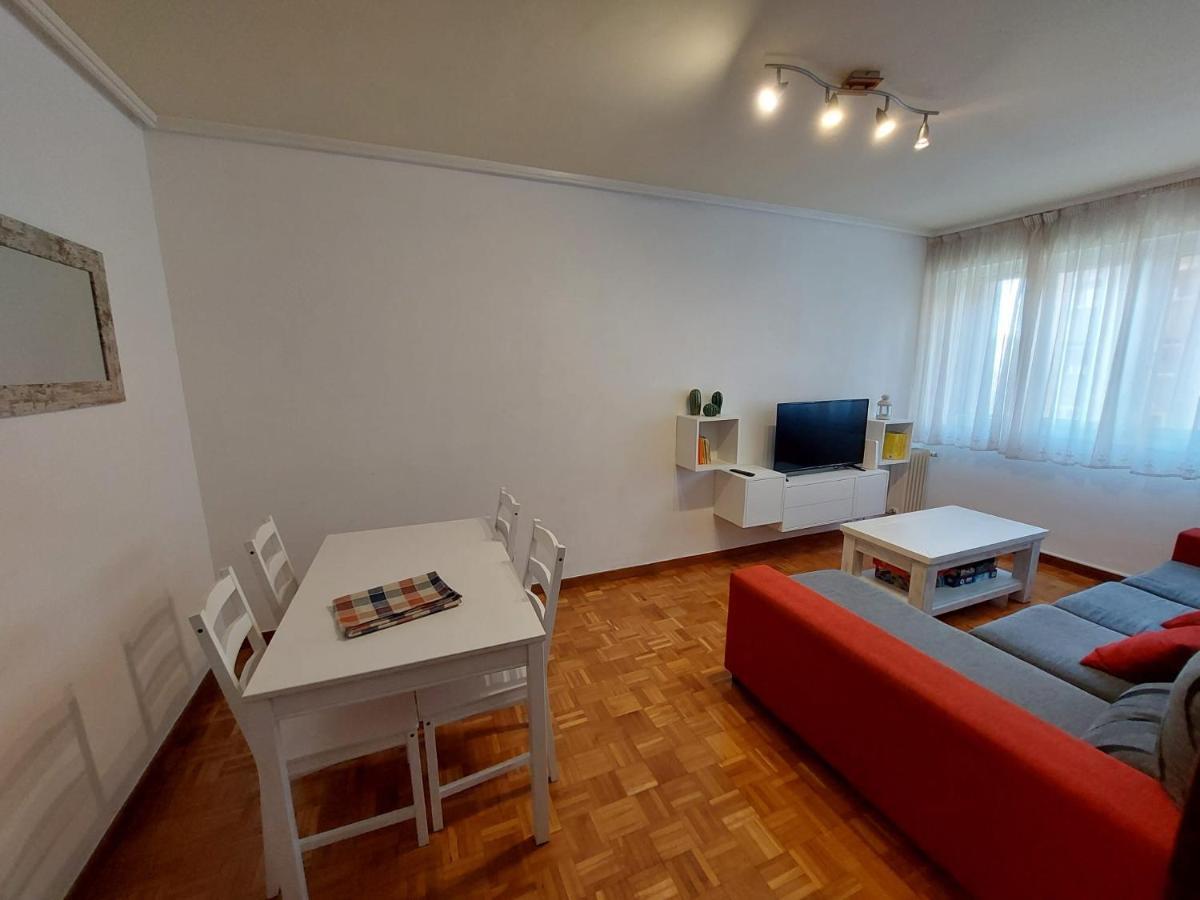 Piso Sencillo Y Acogedor Con Parking Gratuito Daire Baranain Dış mekan fotoğraf