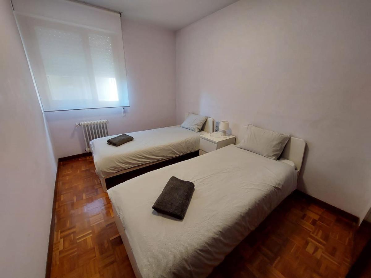 Piso Sencillo Y Acogedor Con Parking Gratuito Daire Baranain Dış mekan fotoğraf